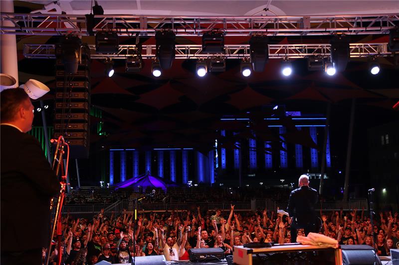 J Resort's Glow Plaza